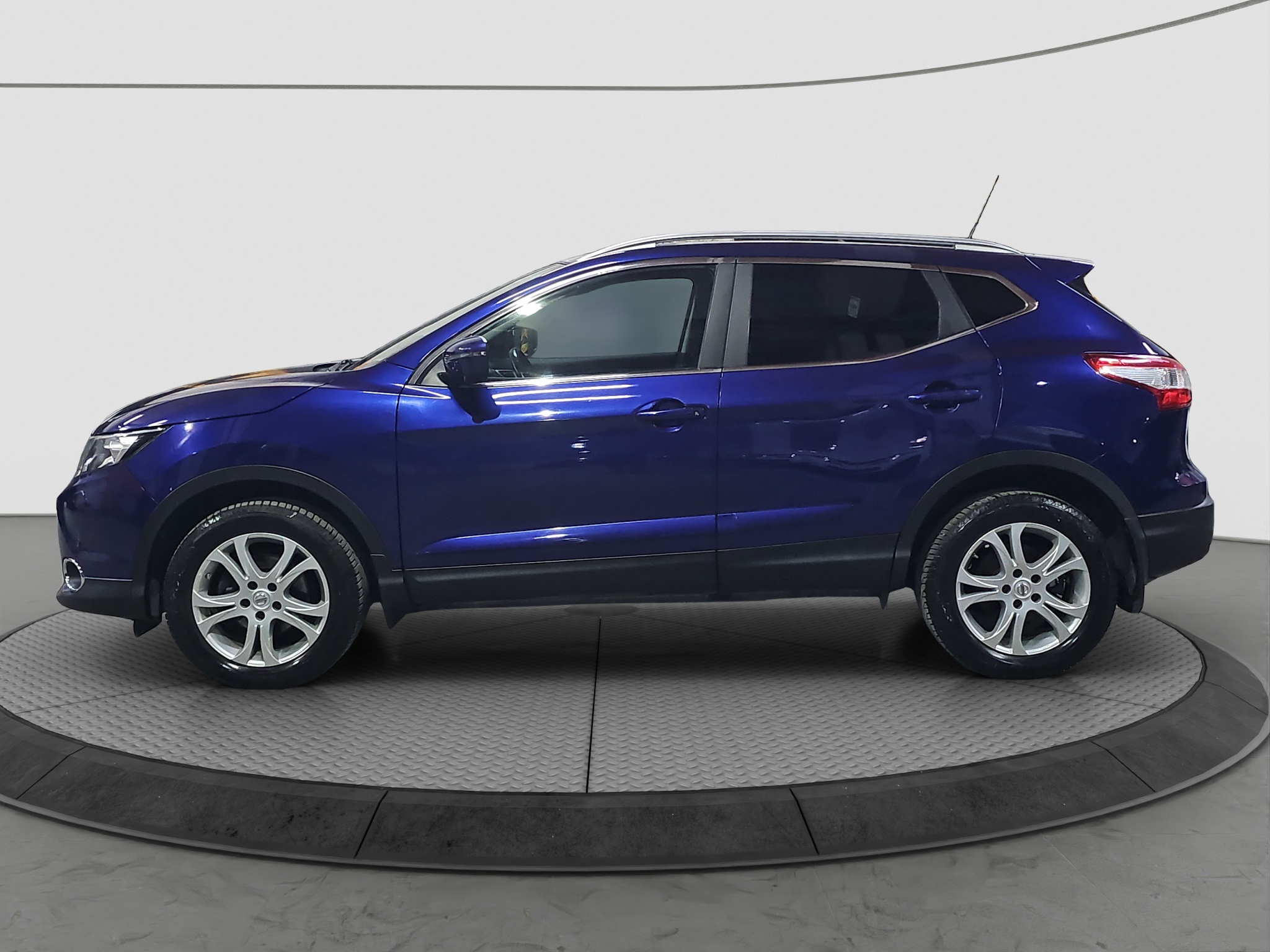 
								Nissan Qashqai TEKNA full									