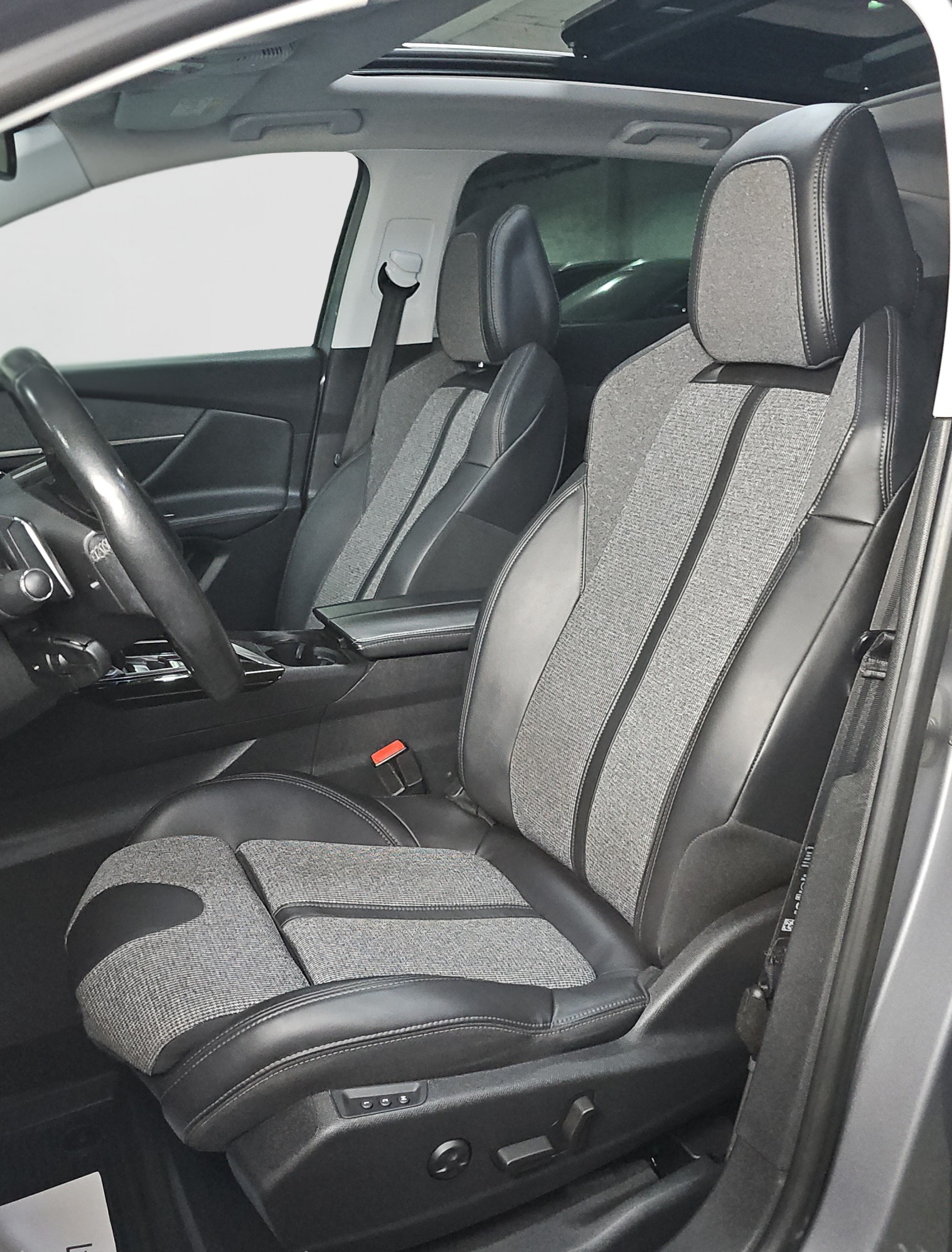 
								Peugeot 3008 POK.KROV/AUTO full									