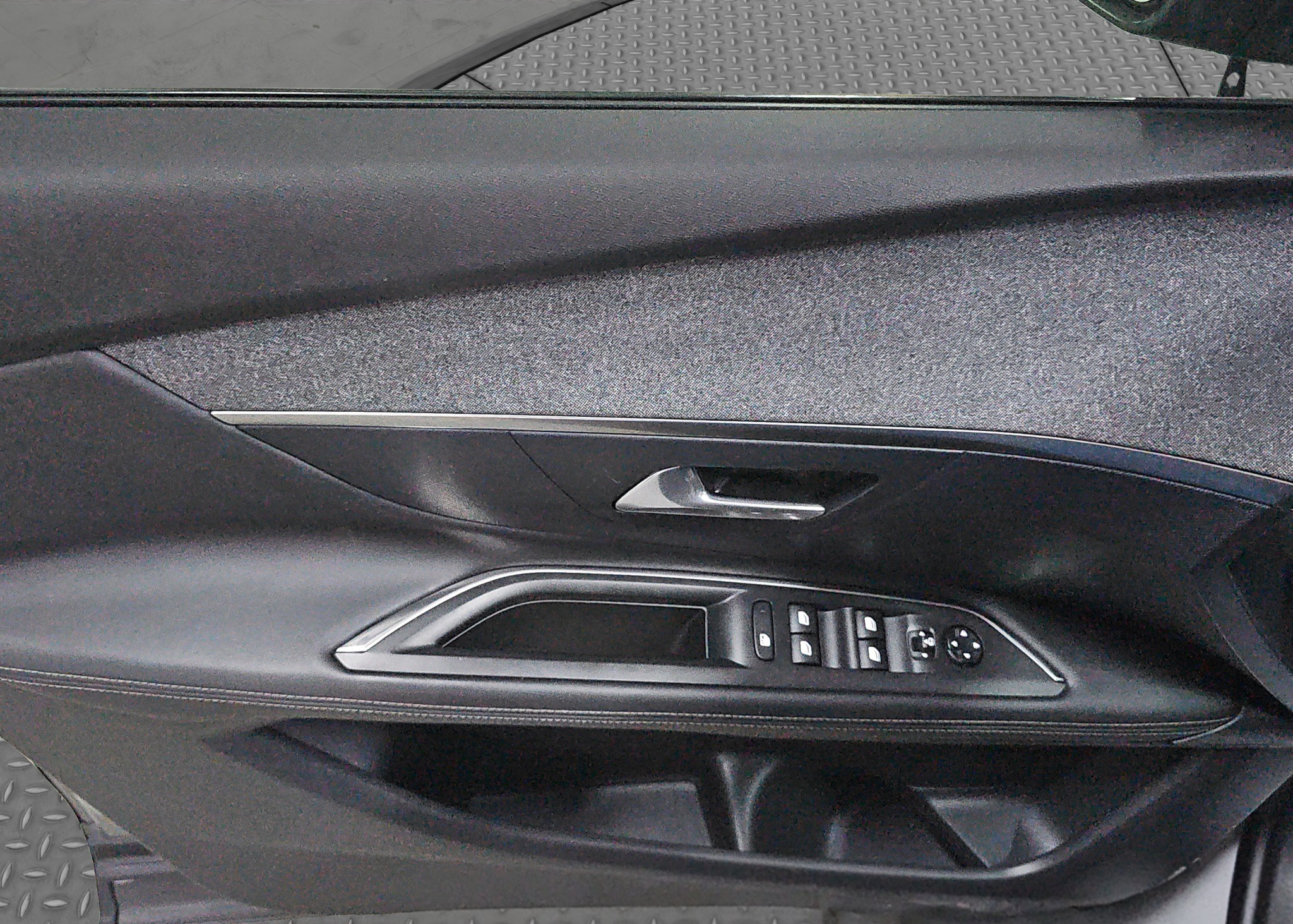 
								Peugeot 3008 POK.KROV/AUTO full									