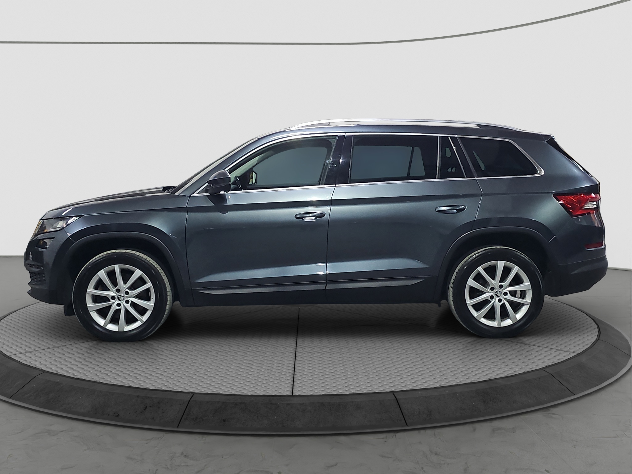 
								Škoda Kodiaq 4X4/DSG full									