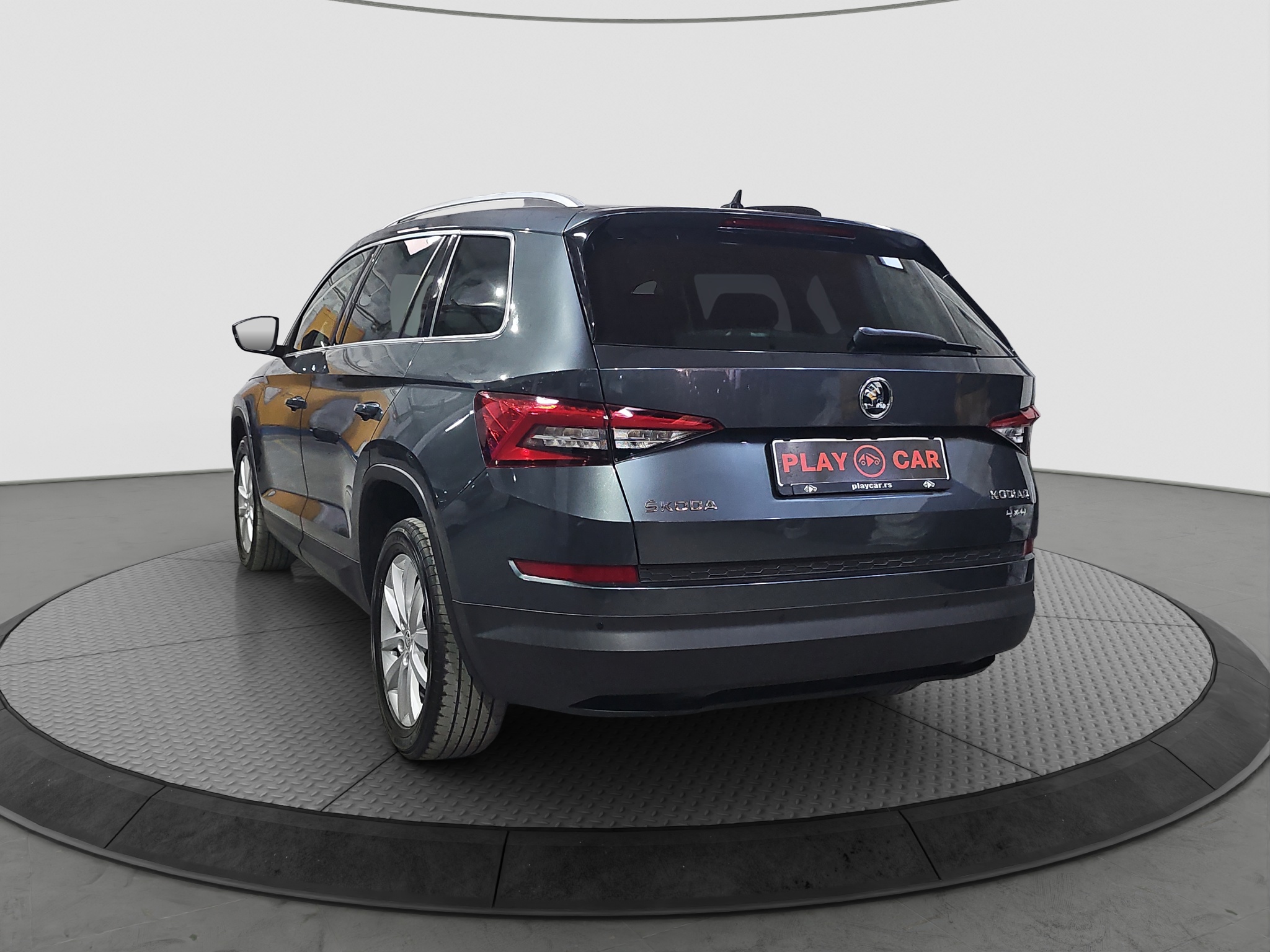 
								Škoda Kodiaq 4X4/DSG full									