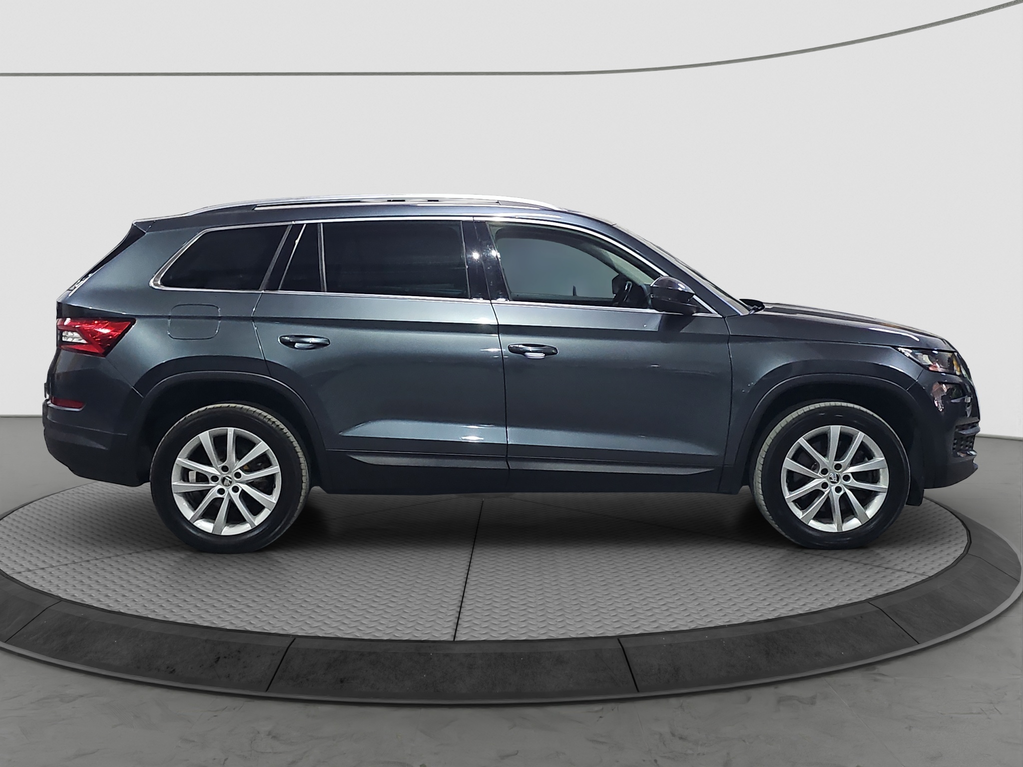 
								Škoda Kodiaq 4X4/DSG full									