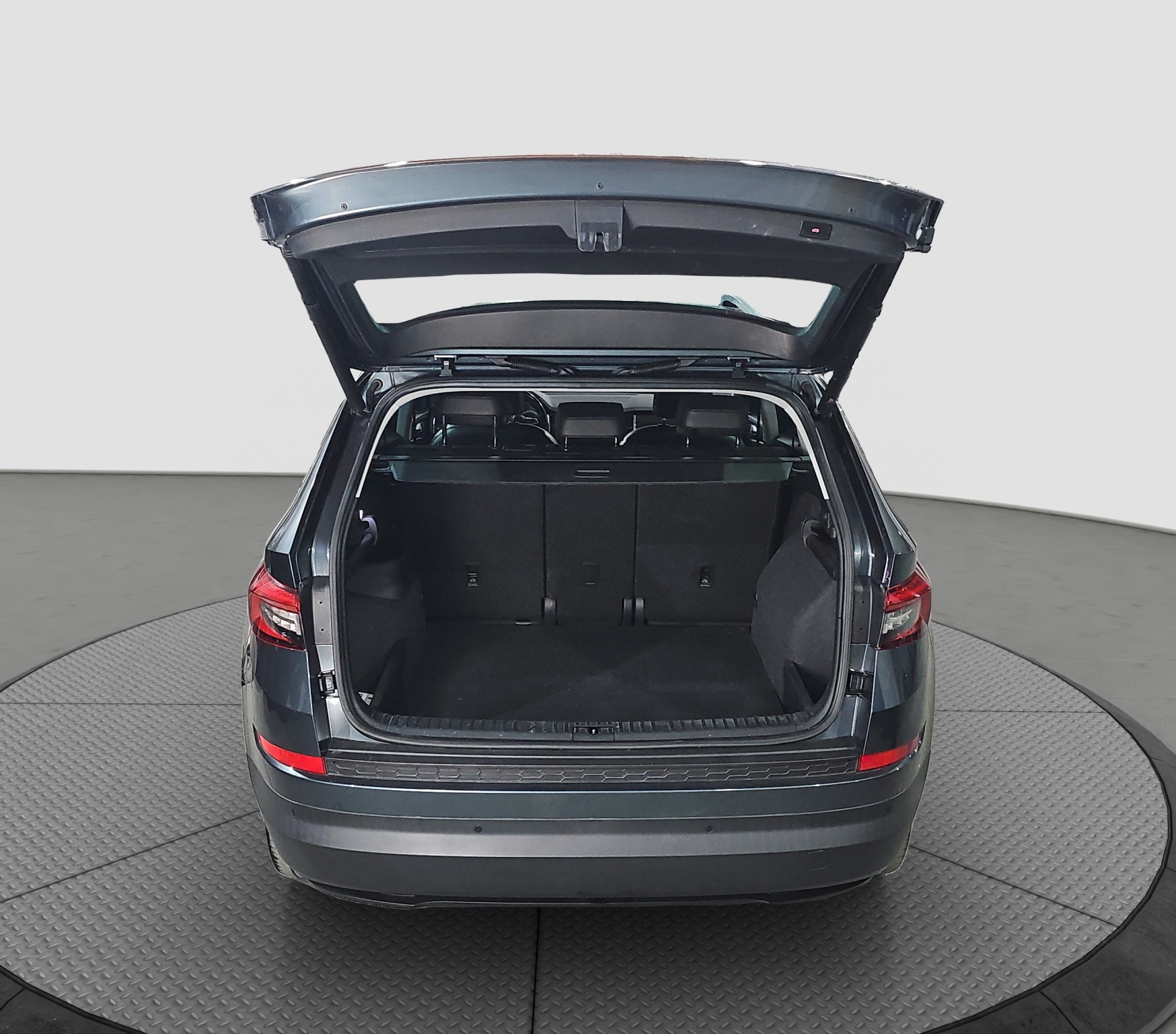
								Škoda Kodiaq 4X4/DSG full									