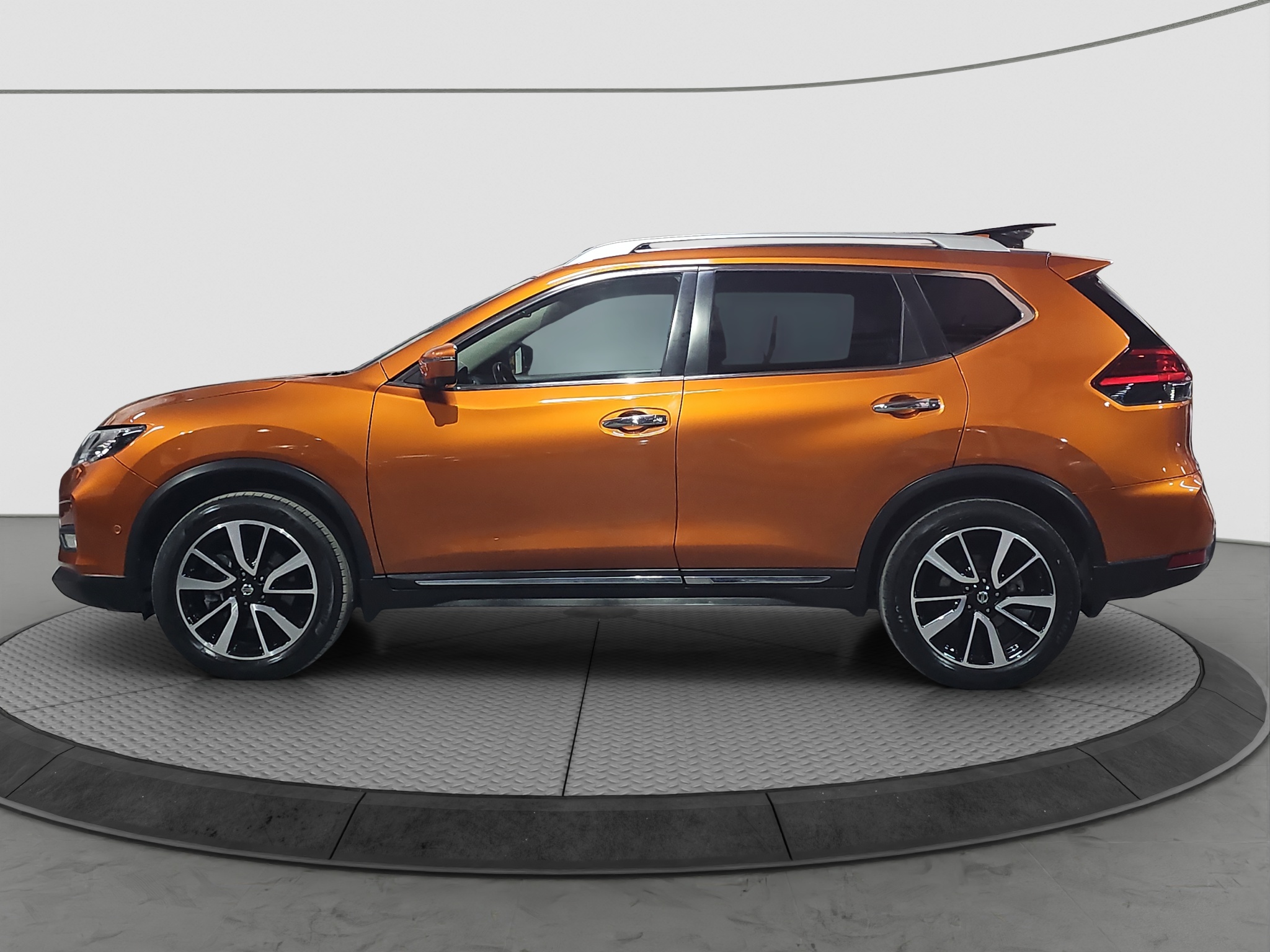 
								Nissan X-Trail TeknaPlus/7sed/AUTO full									