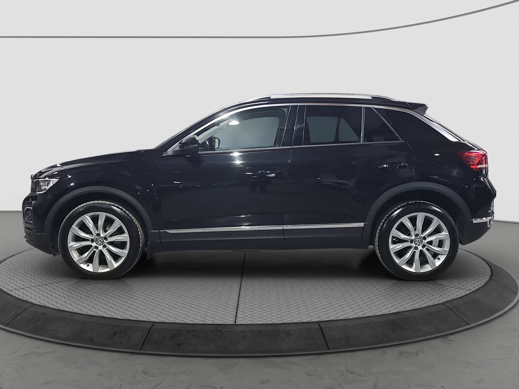 
								Volkswagen T-Roc AUTO/VIRT full									