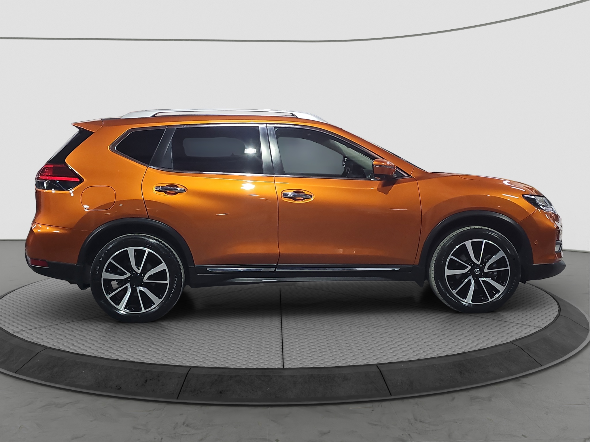 
								Nissan X-Trail TeknaPlus/7sed/AUTO full									