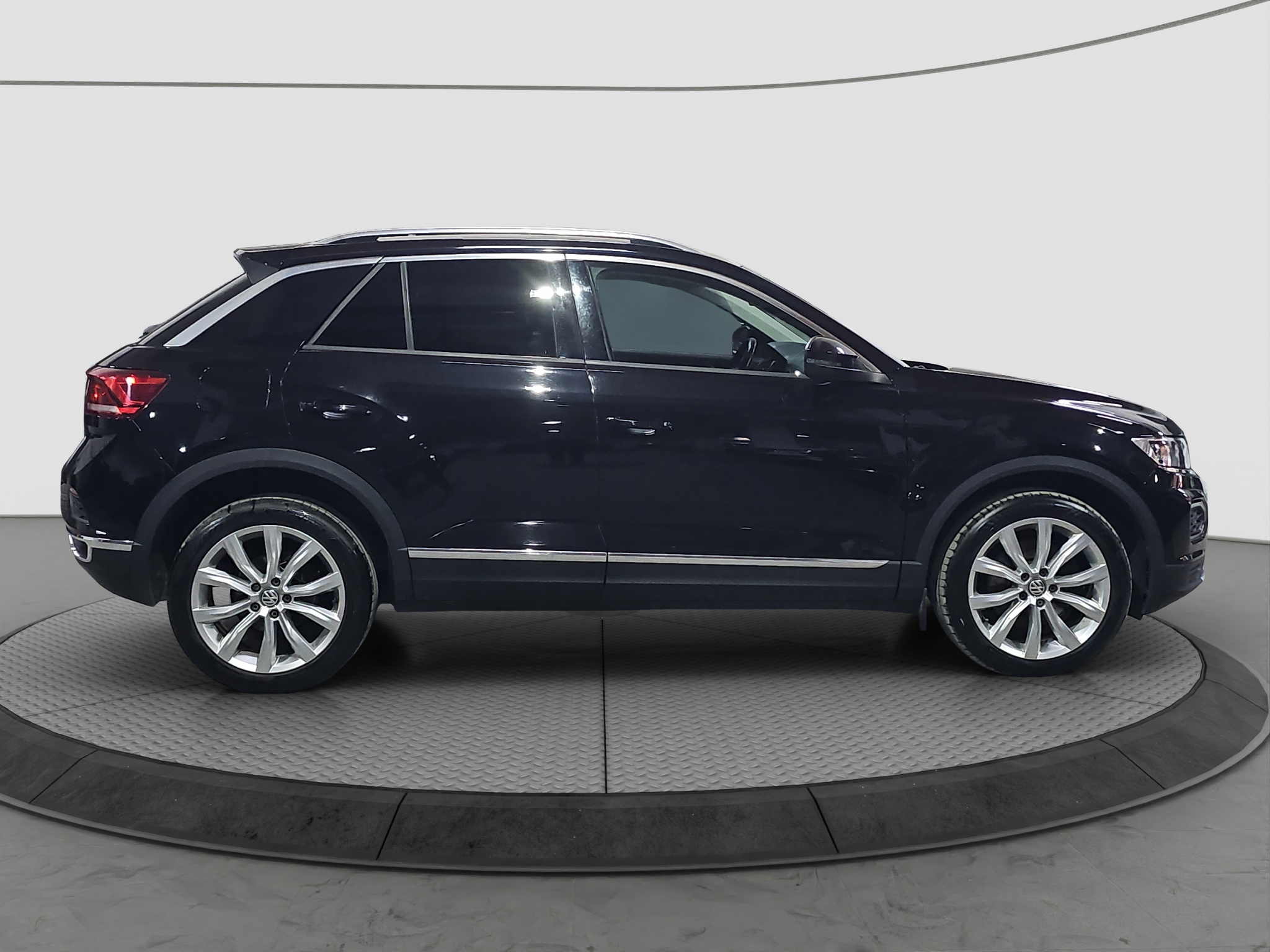 
								Volkswagen T-Roc AUTO/VIRT full									