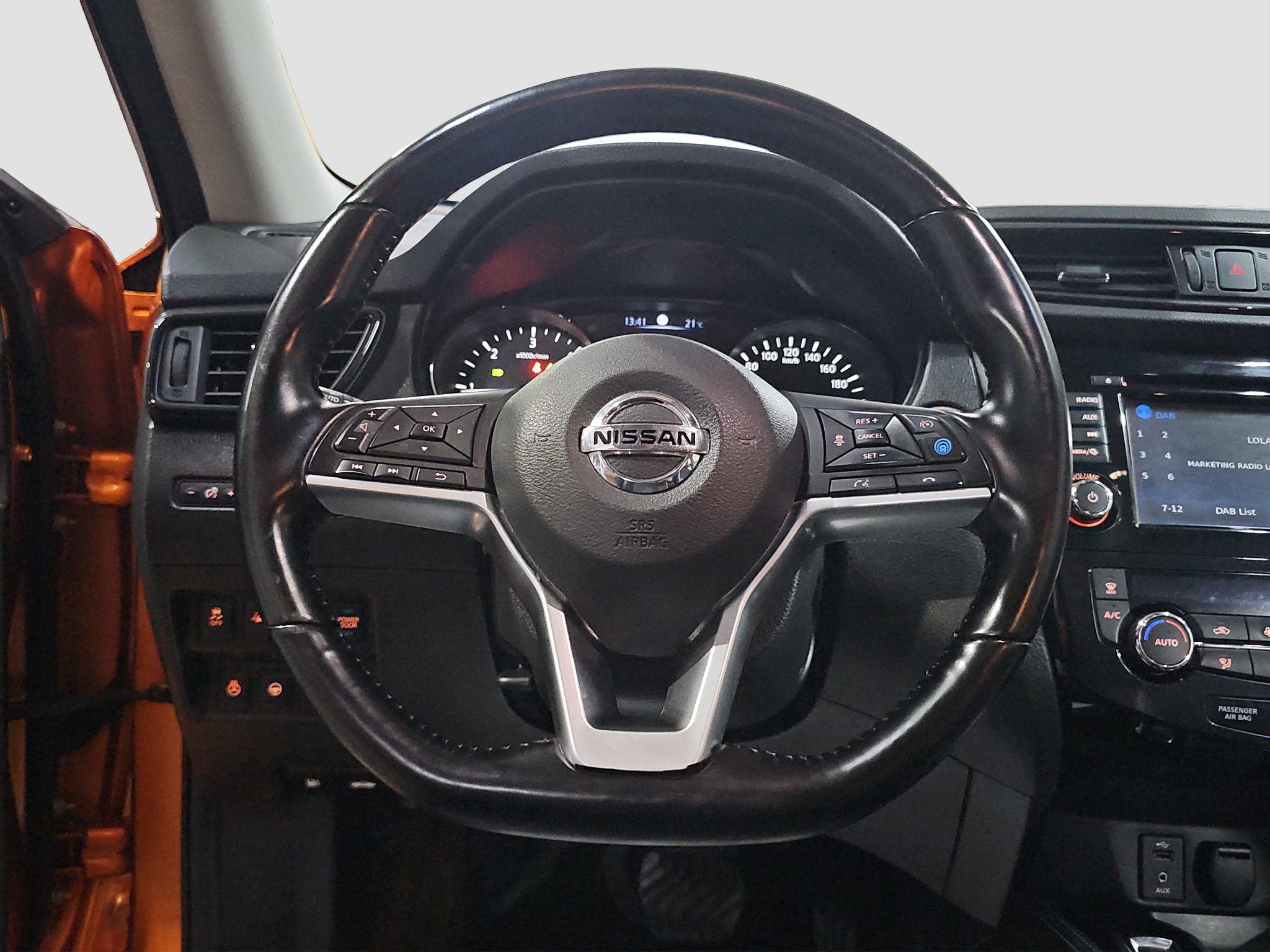 
								Nissan X-Trail TeknaPlus/7sed/AUTO full									