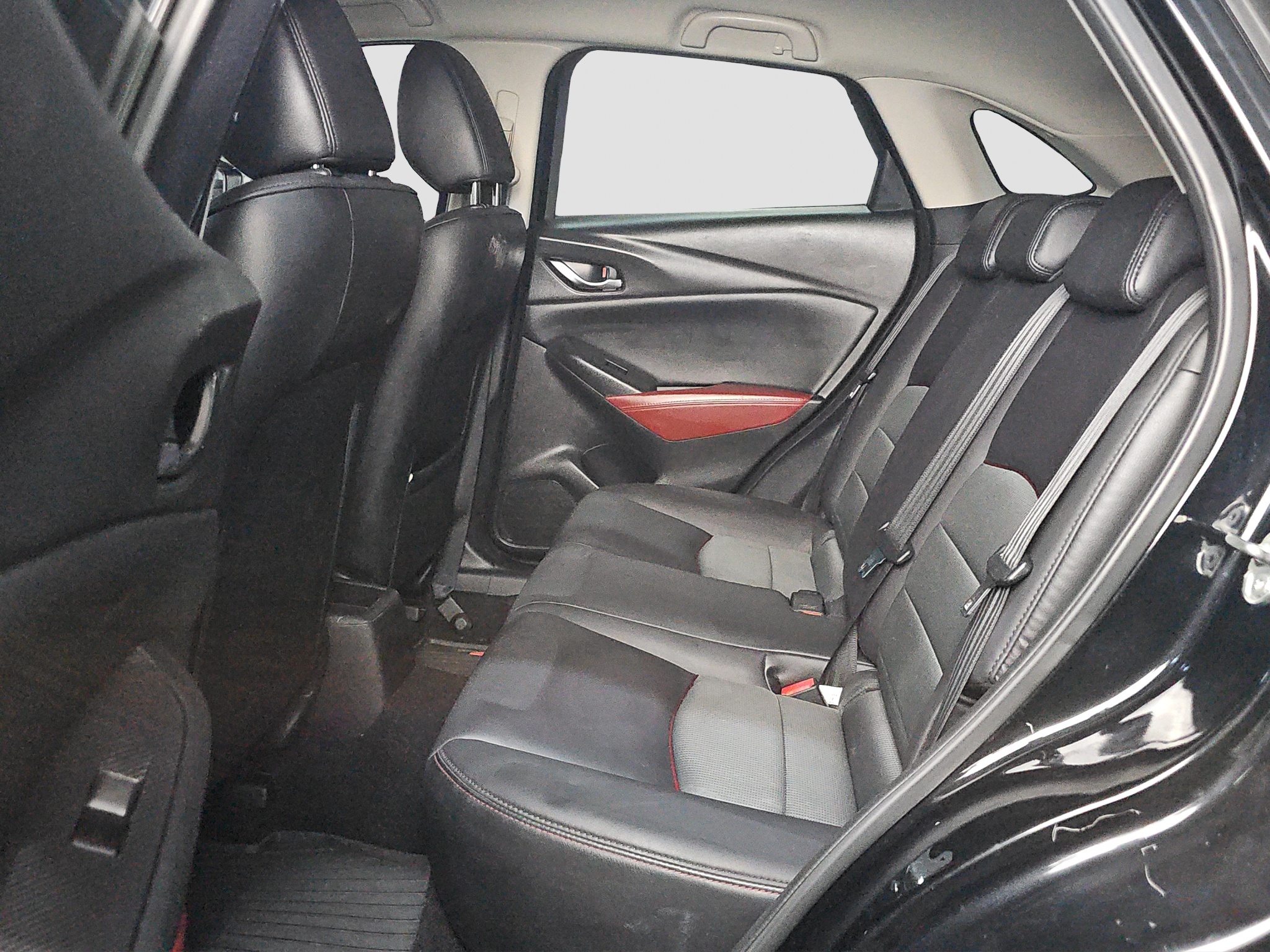 
								Mazda CX-3 AUTO/FU.LL full									