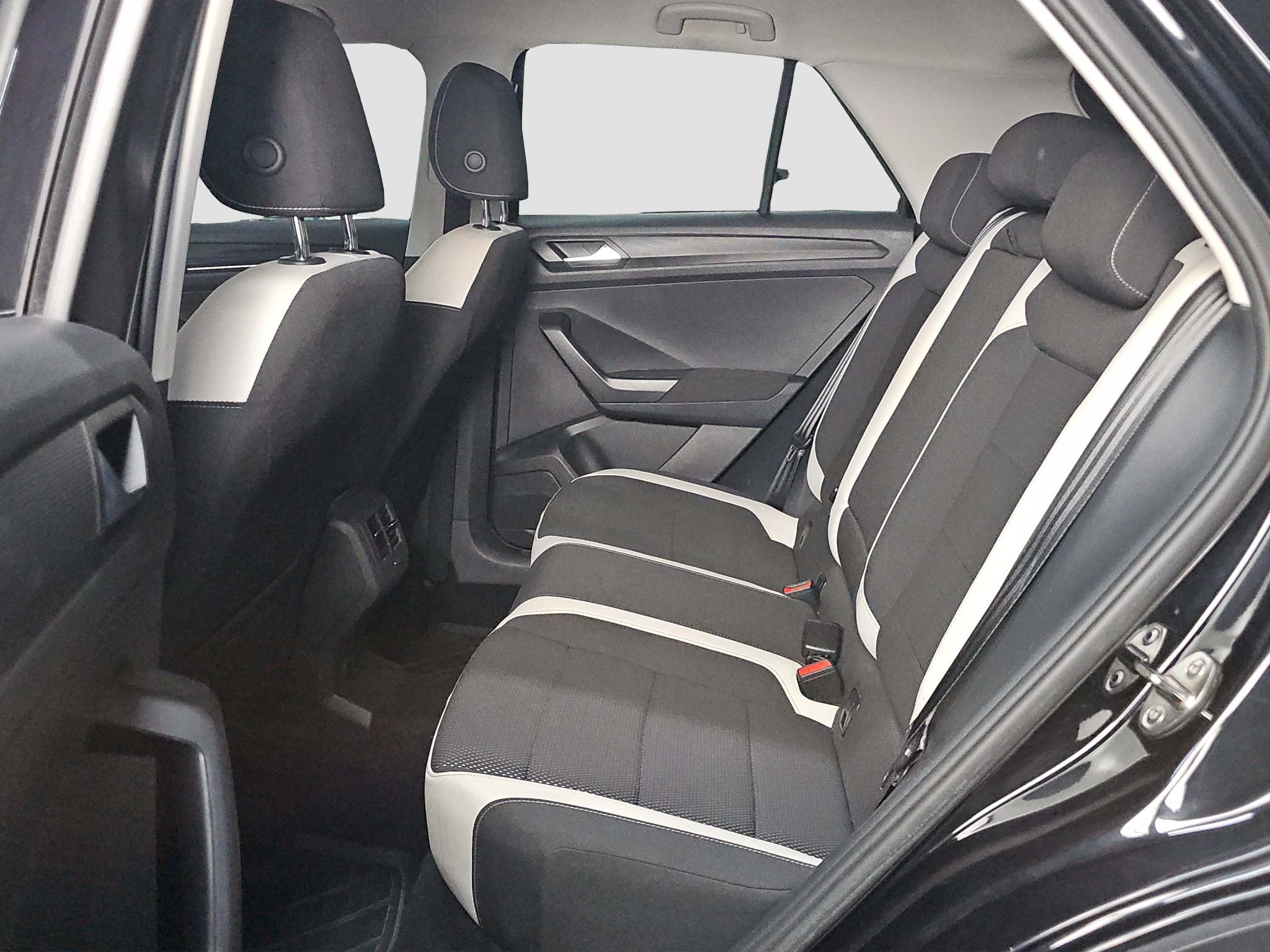
								Volkswagen T-Roc AUTO/VIRT full									