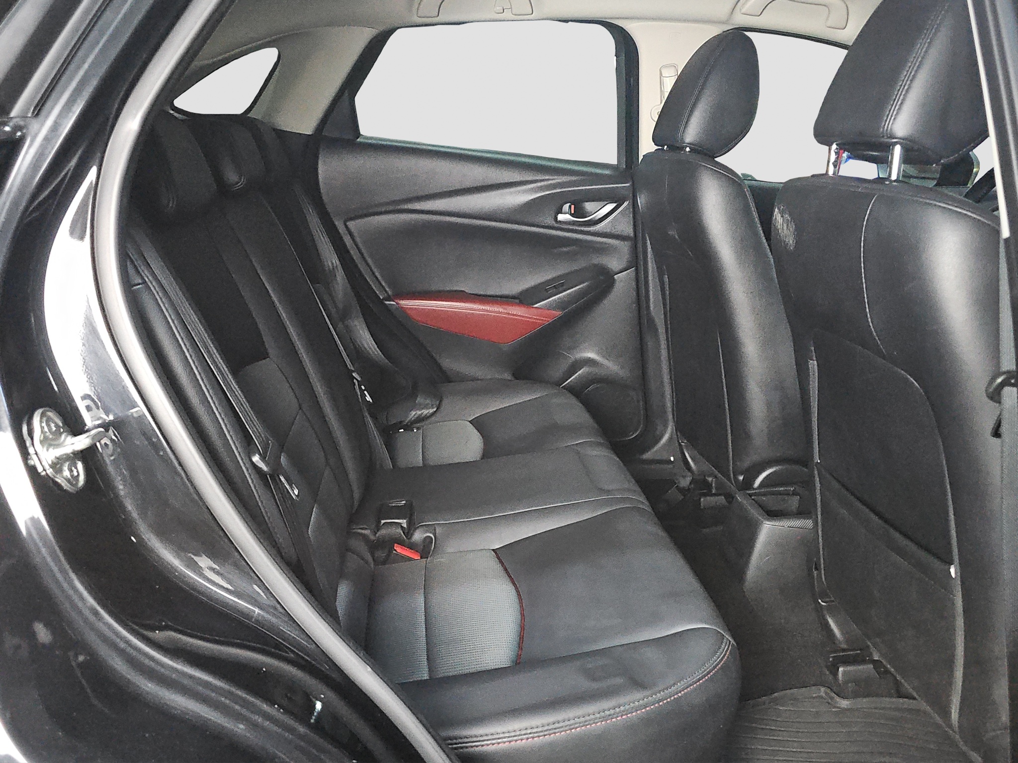 
								Mazda CX-3 AUTO/FU.LL full									
