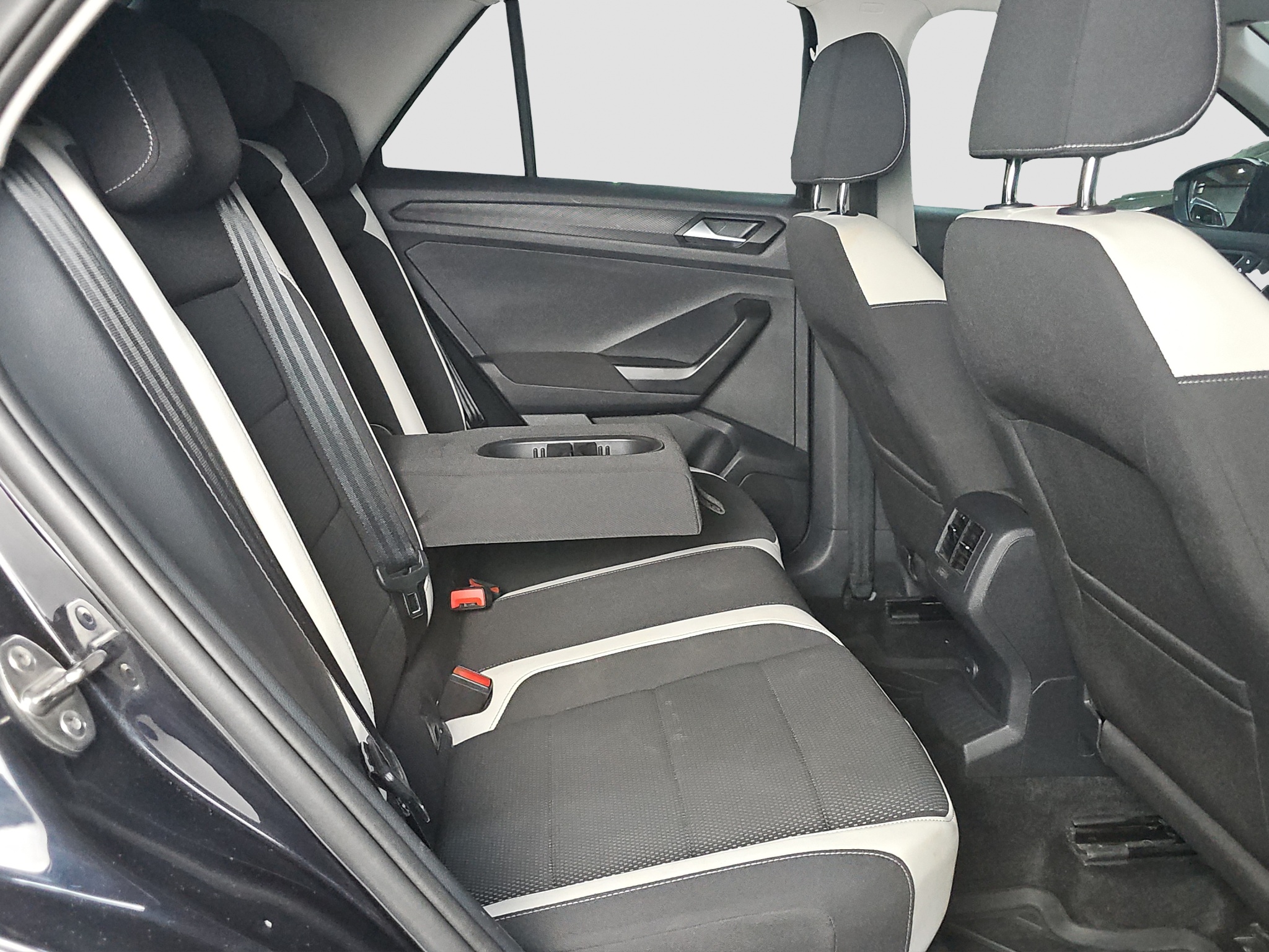 
								Volkswagen T-Roc AUTO/VIRT full									