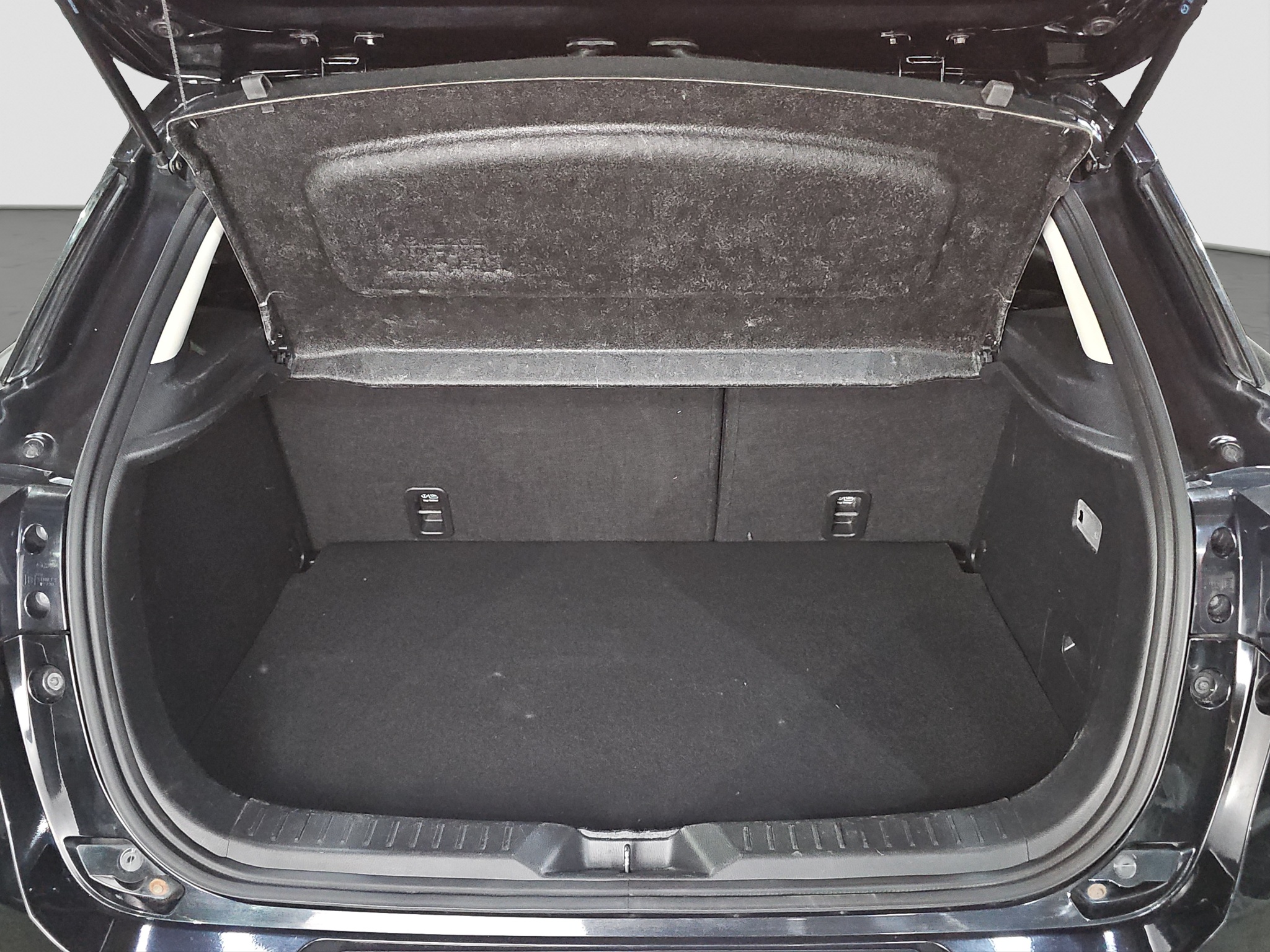 
								Mazda CX-3 AUTO/FU.LL full									