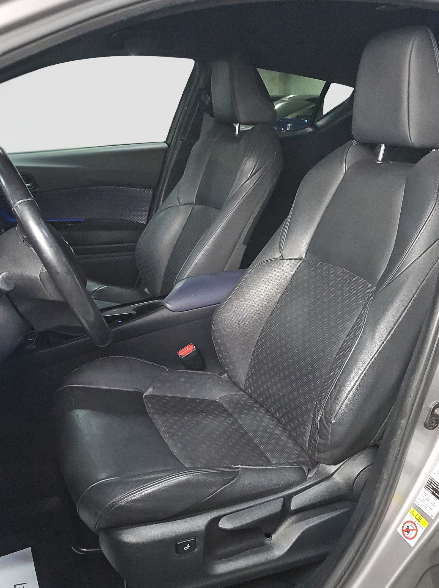 
								Toyota C-HR FU.LL full									