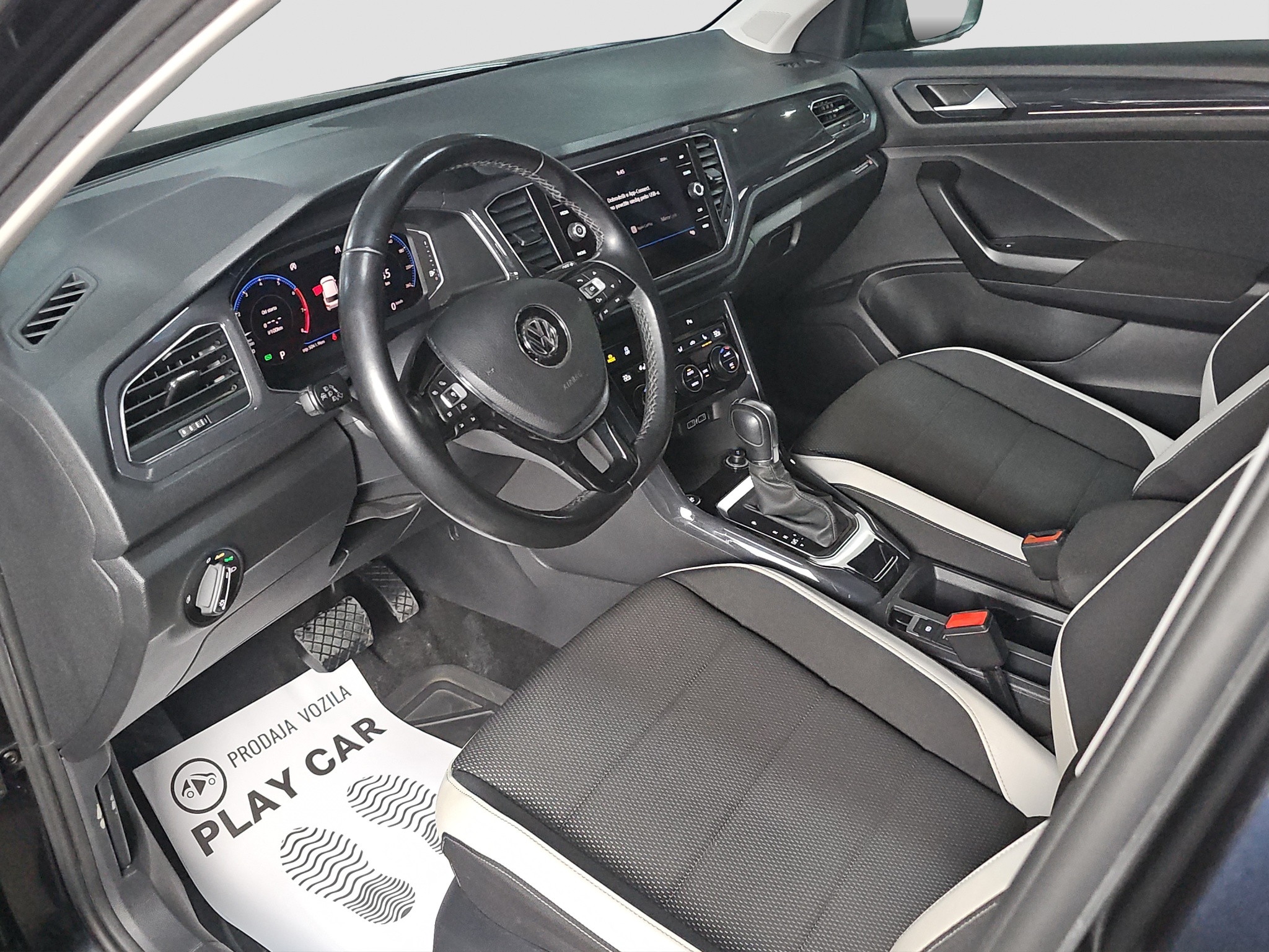 
								Volkswagen T-Roc AUTO/VIRT full									