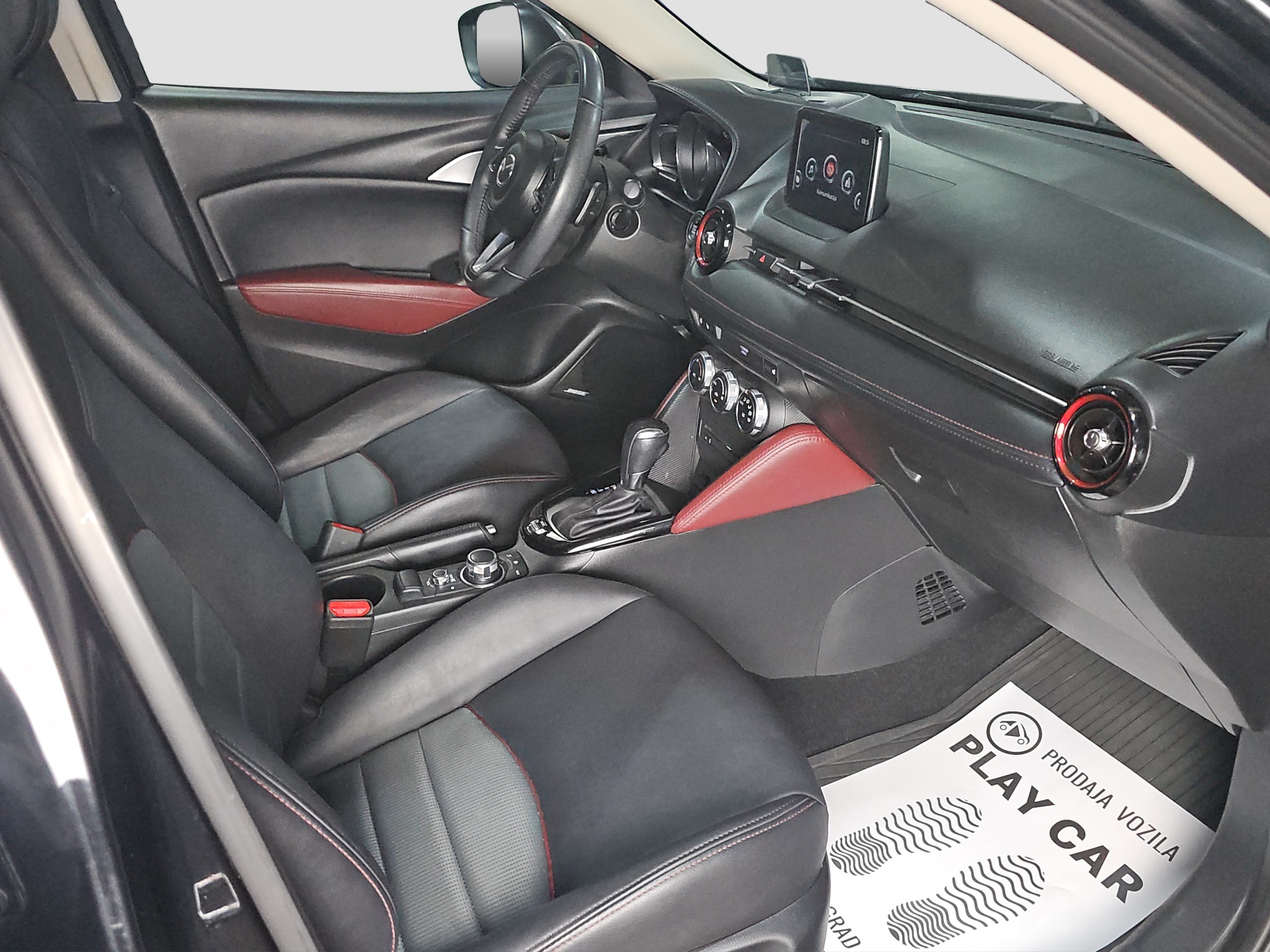 
								Mazda CX-3 AUTO/FU.LL full									