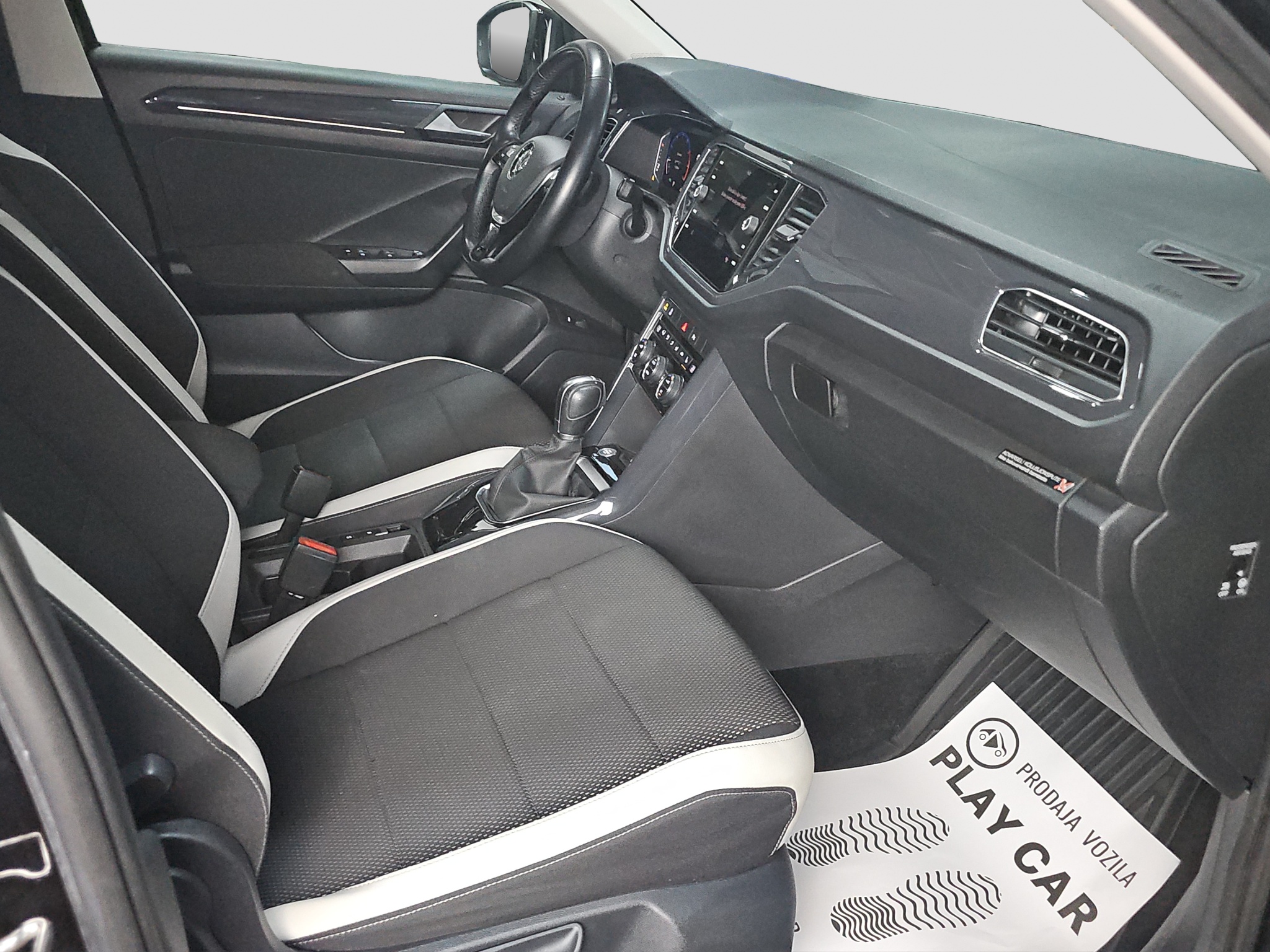 
								Volkswagen T-Roc AUTO/VIRT full									
